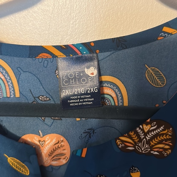 Zoe + Chloe EUC fall scrub top - Picture 3 of 3